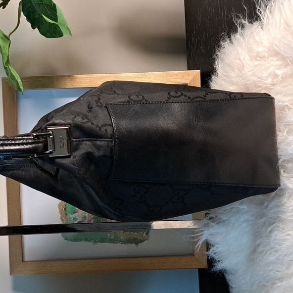 Gucci GG Canvas Shoulder Bag with COA EUC - Picture 4 of 17